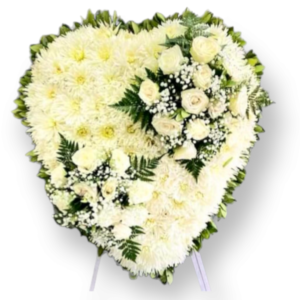 Καρδιά κηδείας με δύο τριανταφυλλένιες συνθέσεις