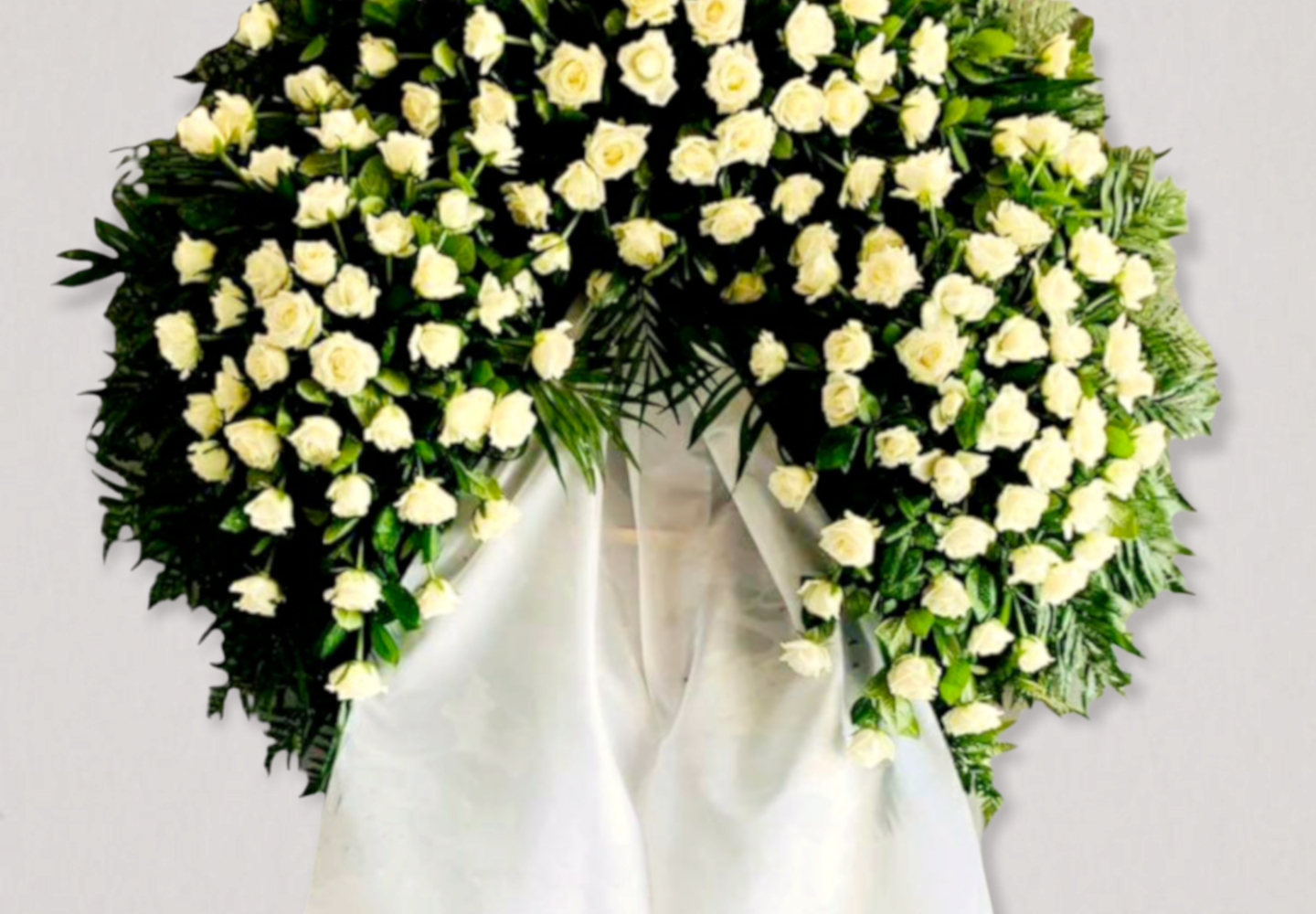 Στεφάνι Κηδείας με λευκά τριαντάφυλλα
